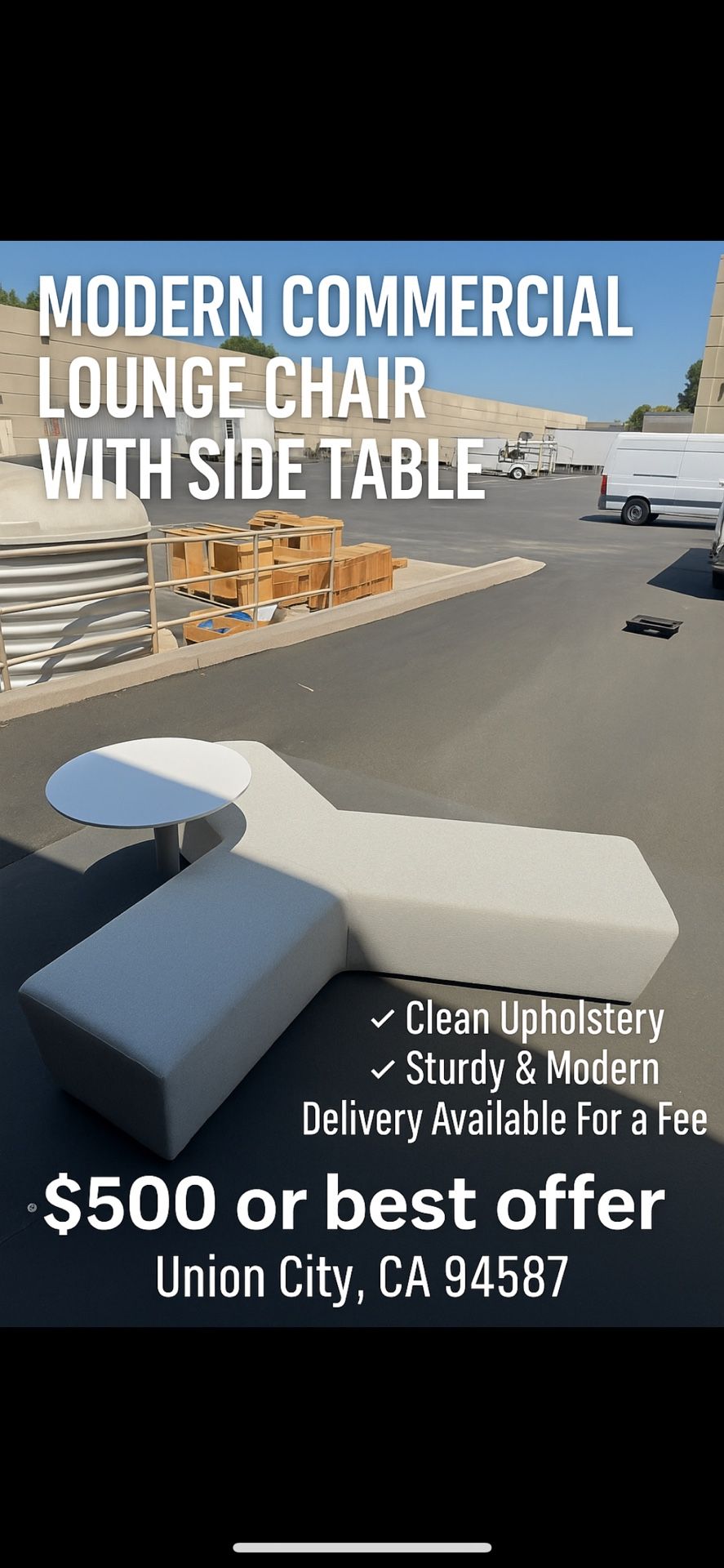 Modern Lounge Chair with Built-In Side Table – Excellent Condition