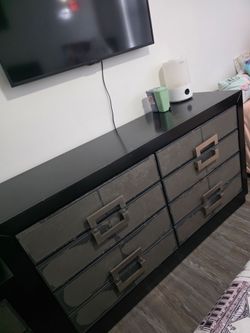 FREE DRESSER