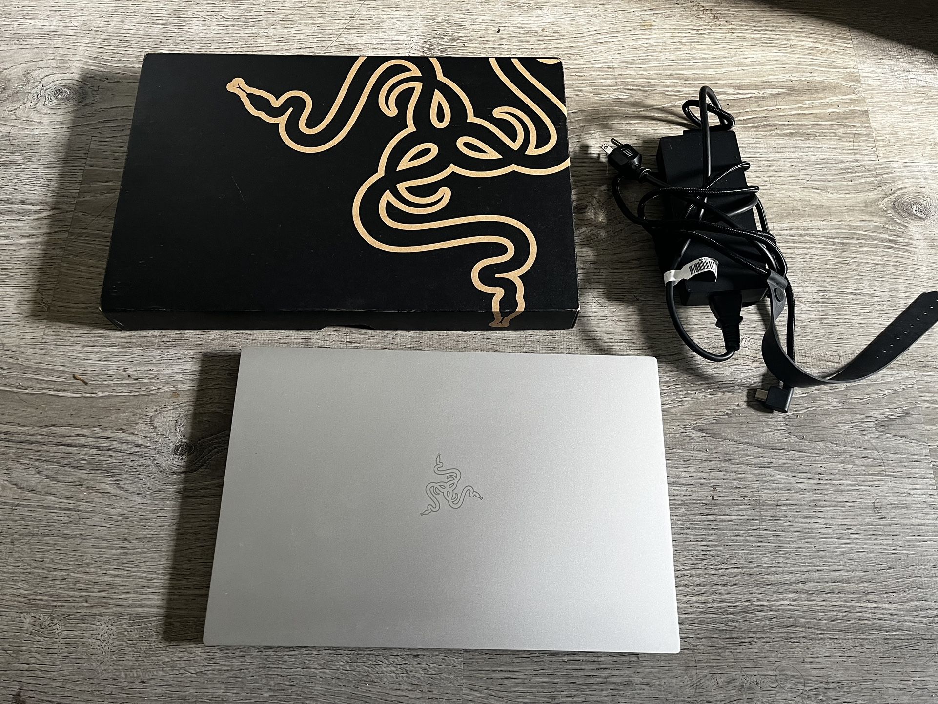 Razer Blade Studio 15.6 RTX 5000 W Oled 4K Touchscreen