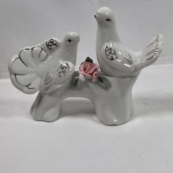 Vintage Figurine of 2 White Doves w/Gold Trim and Pink Flower Leaves Love Birds 