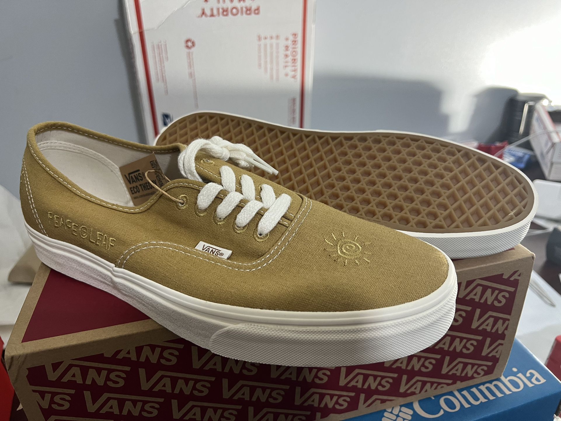 Vans men’s authentic shoes size 11 new in the box