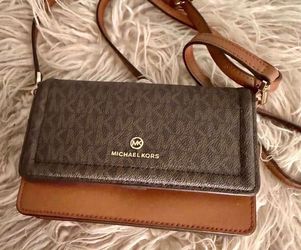 Woman Michael KorsCrossbody  Wallet & Phone Holder    Amd