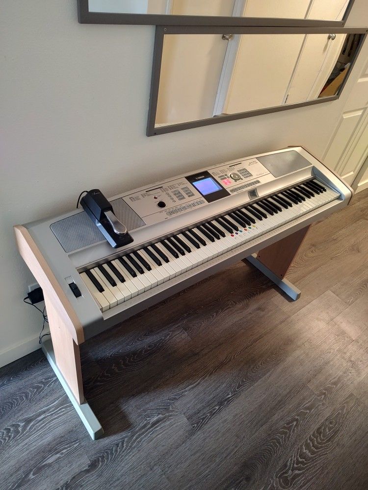 Yamaha Portable Grand Pseudo Weighted 88-Key Piano Keyboard + Pedal & Stand (Dgx-505 MSRP $800)