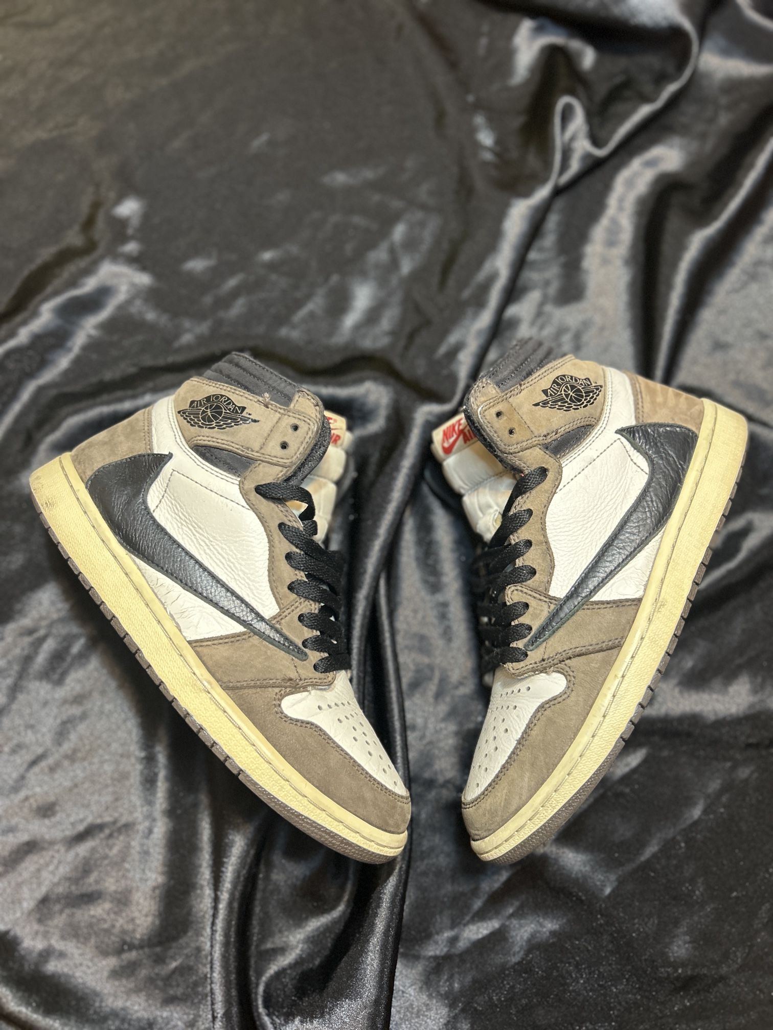 Travis scott air jordan 1 