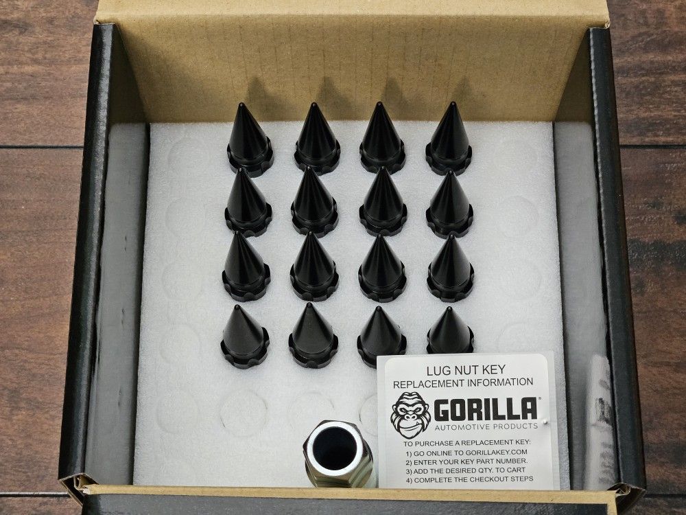 M14 × 1.5 Spiked Lug Nut Kit (16 Lug Nuts)
