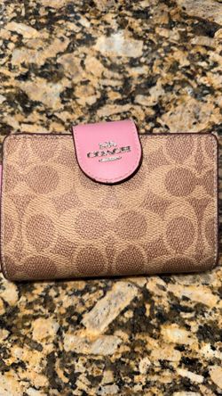 Medium Corner Zip Wallet In Signature Canvas