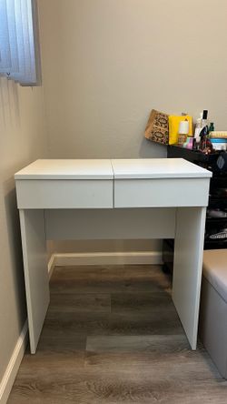 Vanity desk (dressing table)