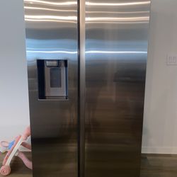 Samsung Refrigerator And Freezer 