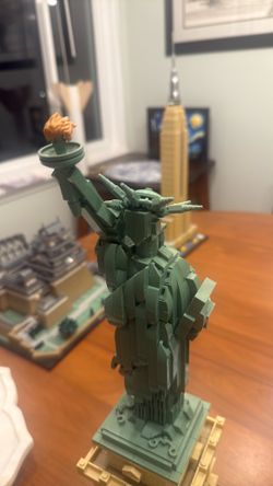 Lego Statue of Liberty! Really cool piece