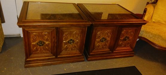 Riverside Solid Carved Wood End Table Set