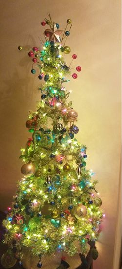 New Christmas Tree from Macy´s with attached Lights 50" Tall (NEW)