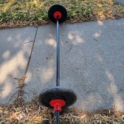 WEIGHT LIFTING BAR WITH 50LB WEIDER BARBELL WEIGHTS
