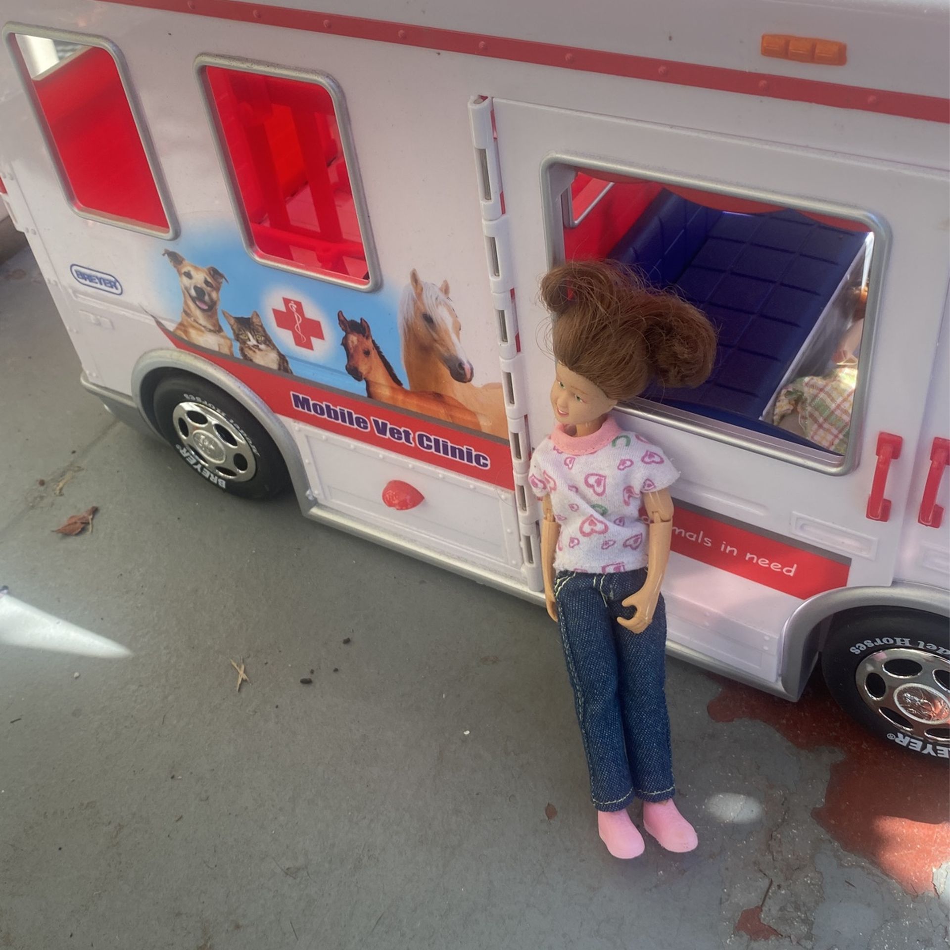 Breyer Pet Clinic Toy Car