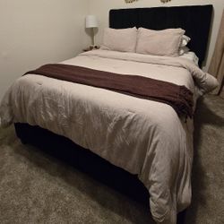 Channel Tufted Queen Bed 