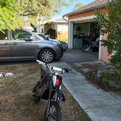 3000w 23AH 48V Electric Dirt Bike 40Mph Brand New