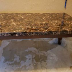 Dinning Room Table Excellent Condition 