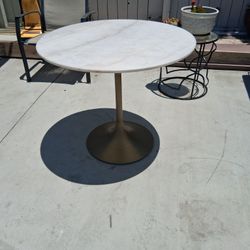 Small Marmol Table 