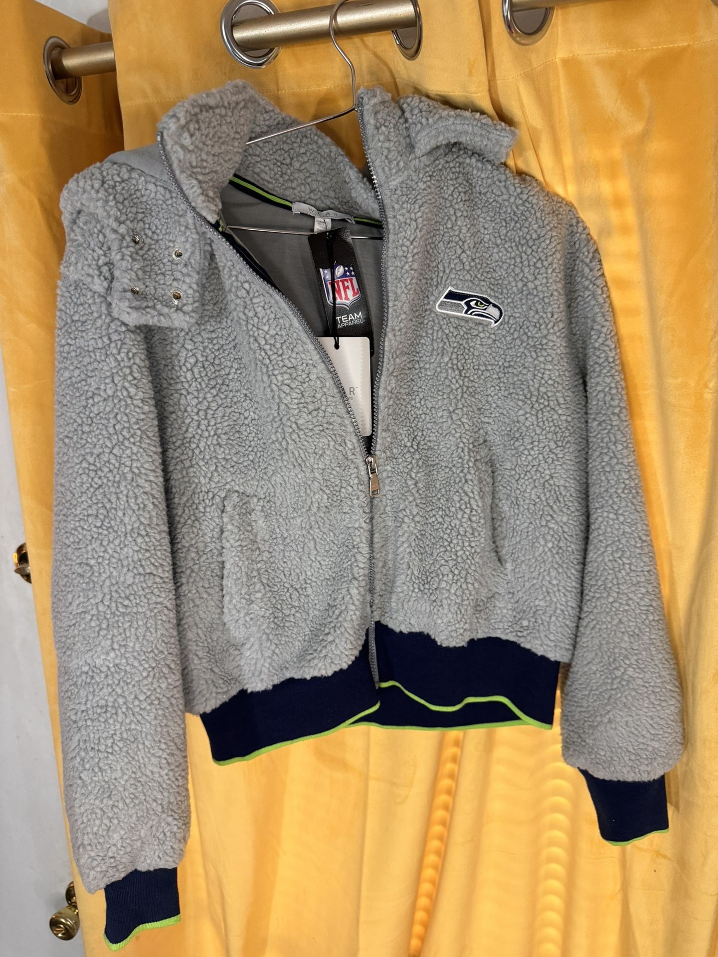 NWT Women’s Small Seattle Seahawks Sherpa Jacket With Hood Women’s Small