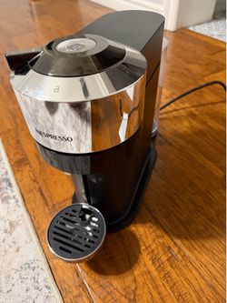 Nespresso Vertuo Next Deluxe Dark Chrome + Pods & Descaling Solution