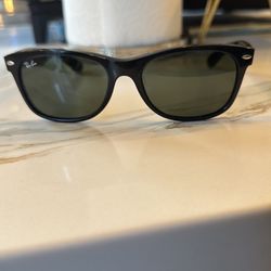 Black rayban