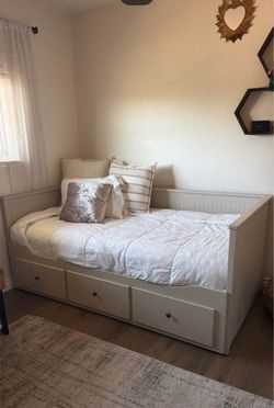IKEA Hemnes Daybed with Storage Drawers