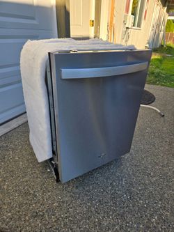 Whirlpool Stainless Steel Dishwasher w/3rd Rack