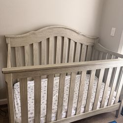 Crib/ toddler bed