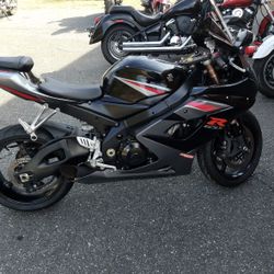 🔥 2005 SUZUKI VEHICLE — BLACKED OUT LOOK WITH RED & SILVER ACCENTS! 🔥