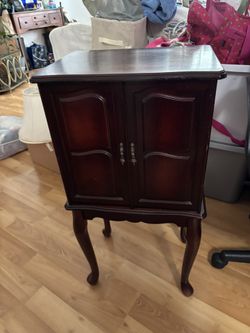 Standing Jewelry Box