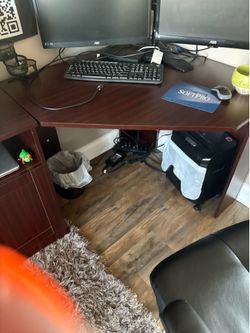 Corner desk