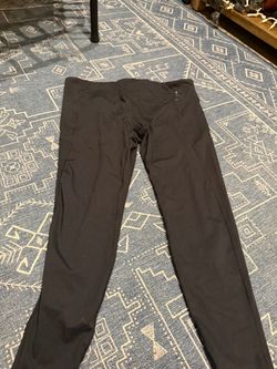 Black Athletic Leggings with Side Pockets