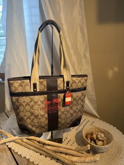 Coach Signature In Great Conditions! Rare To Find!