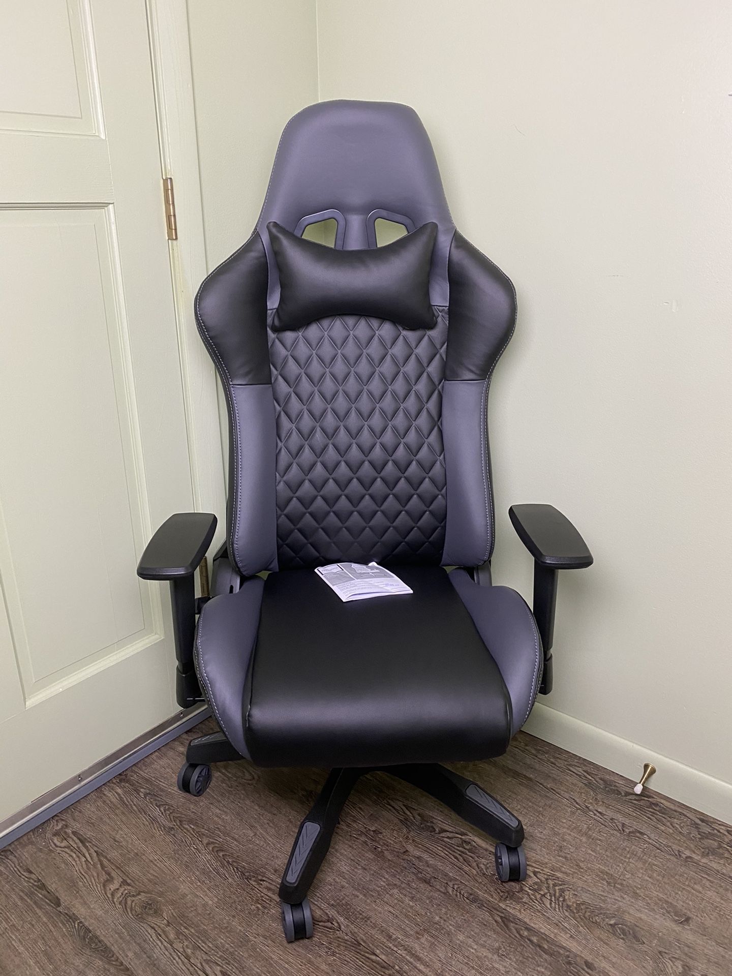 Realspace DRG Gaming Chair / Office chair Black/Gray *New Out Of Box*
