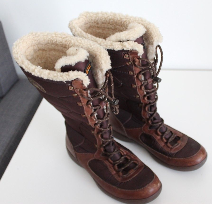 UGG Women's Daphine Boots 5743 US Size 8 Dark Brown Suede Leather