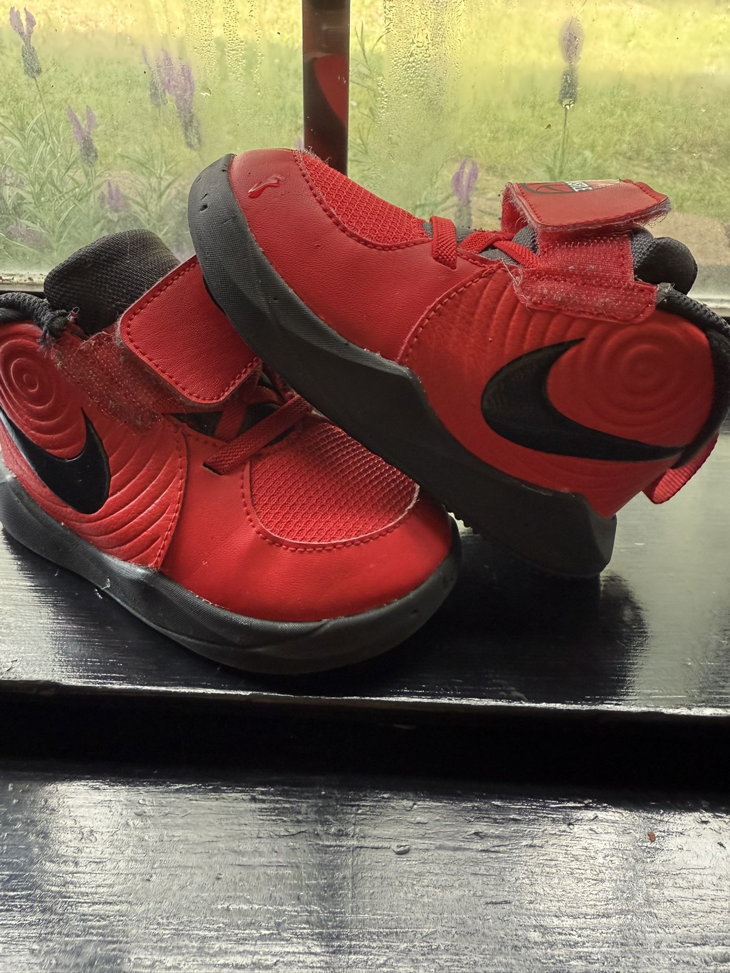 Nikes SIZE 7