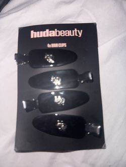 Huda Beauty Clips 
