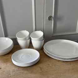 4 Corning Centura White Coupe 4 Pc Place Settings - New!  In San Francisco