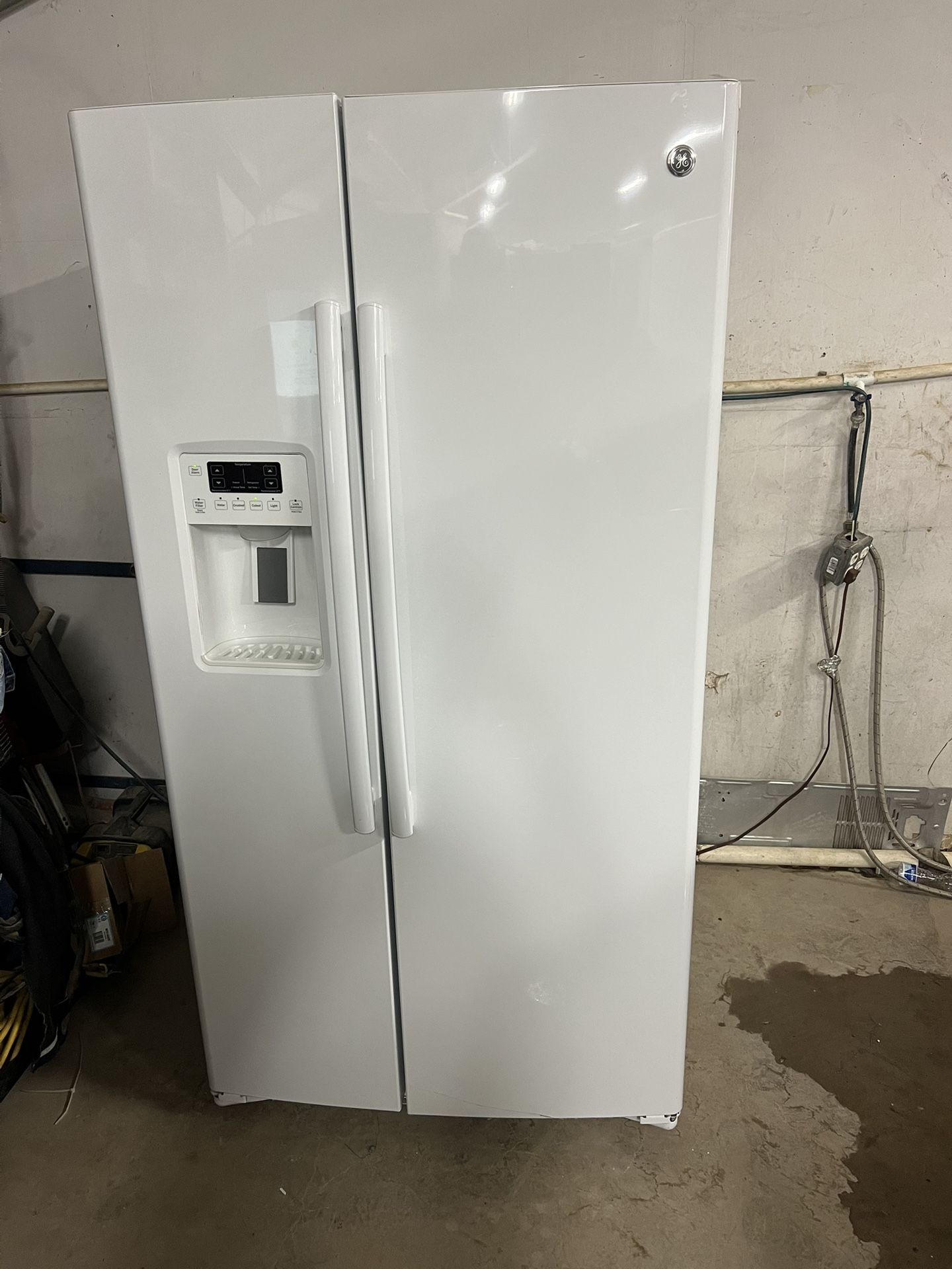 GE REFRIGERATOR