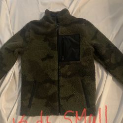 Boys Size Small Thick Sweater