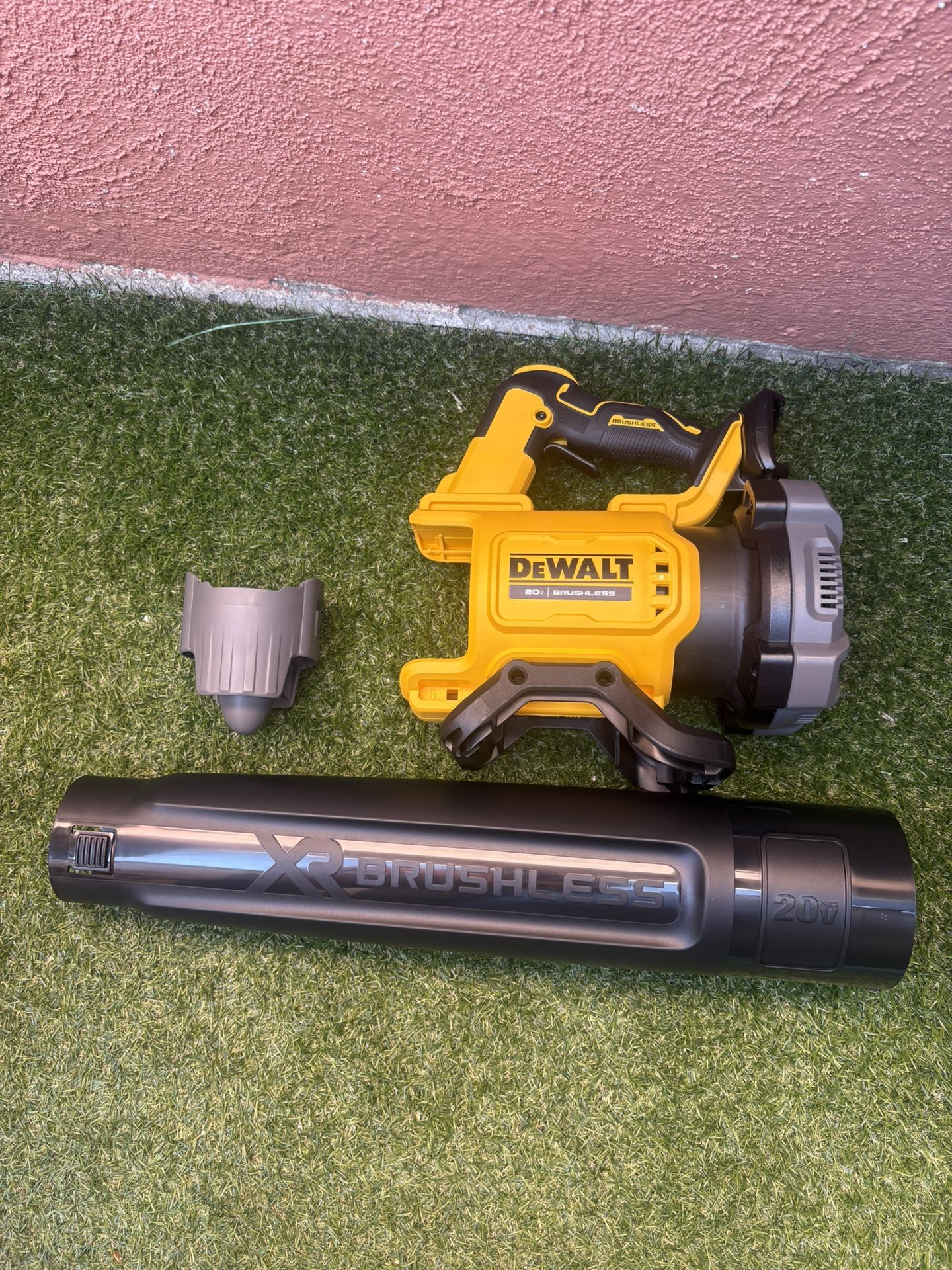 DEWALT 20V MAX 125 MPH 450 CFM Leaf Blower with Concentrator Nozzle / Sopladora DEWALT
