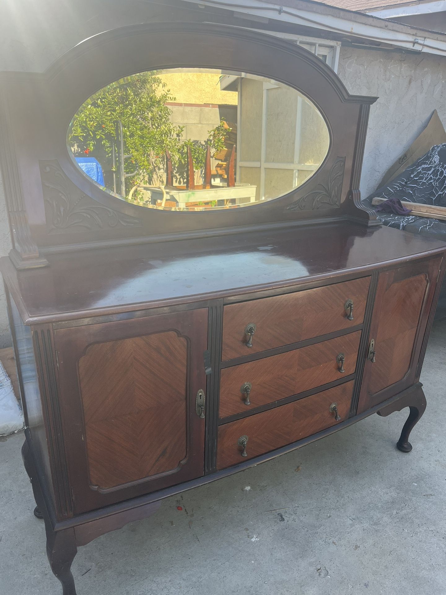Dresser With Mirror