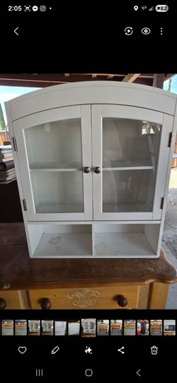 Bathroom wall cabinet