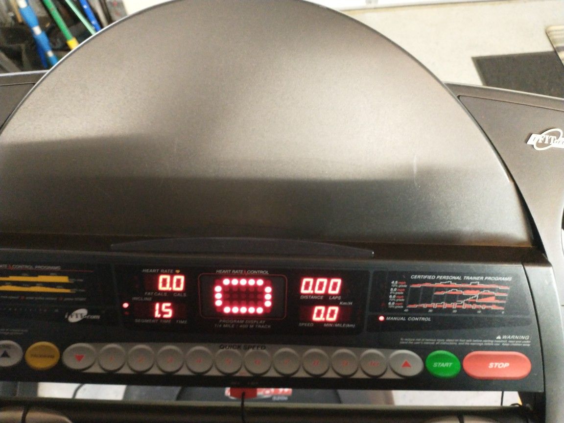 Proform 520x Treadmill for Sale in Monroe Township, NJ OfferUp