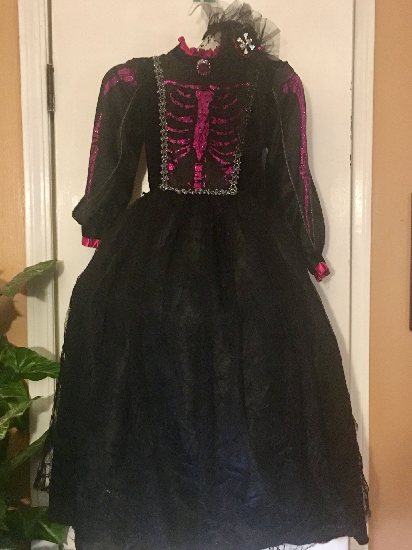 Halloween costume size 5-6 medium