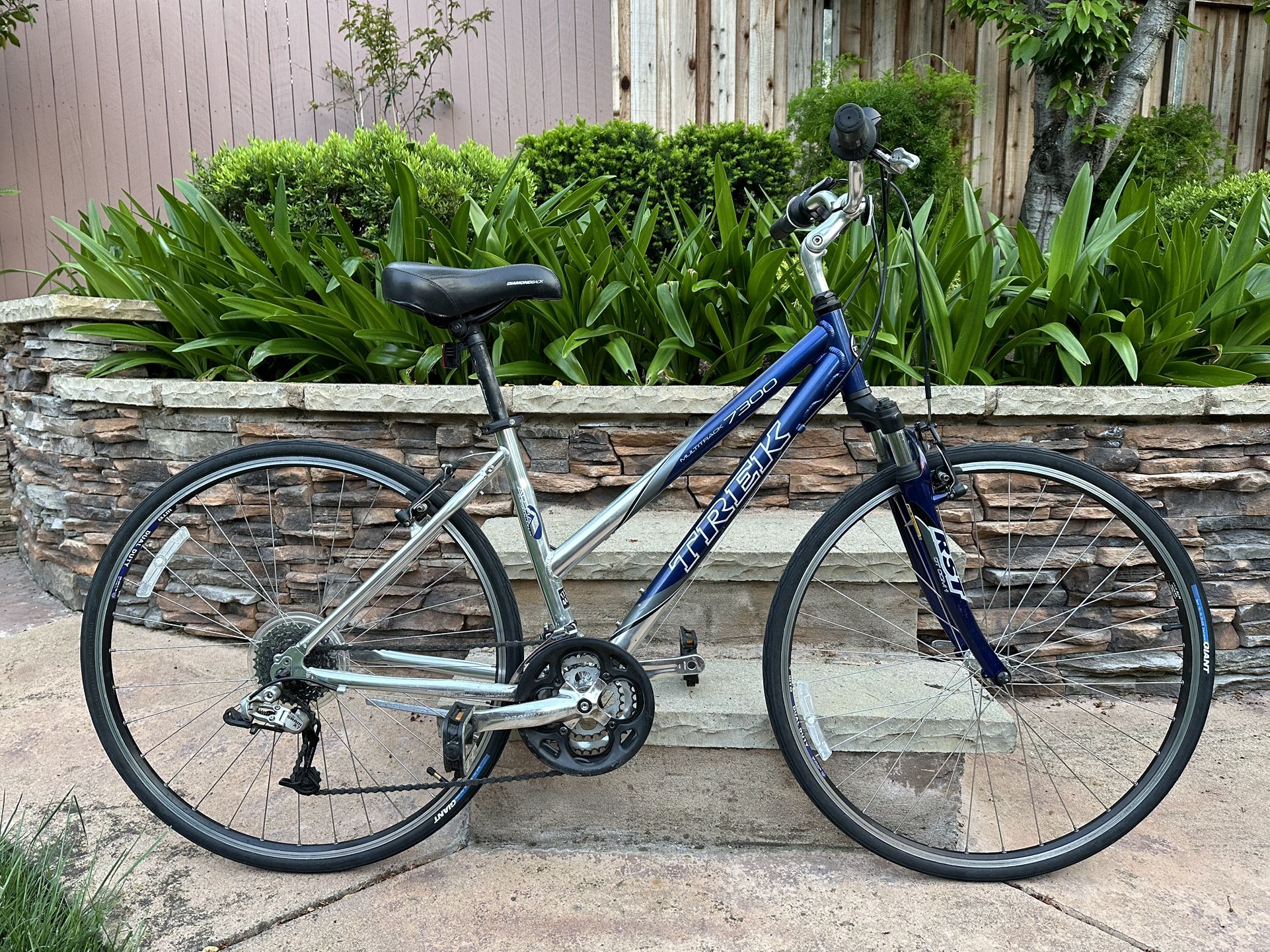 Trek Multi-Track 7300 Hybrid Bike