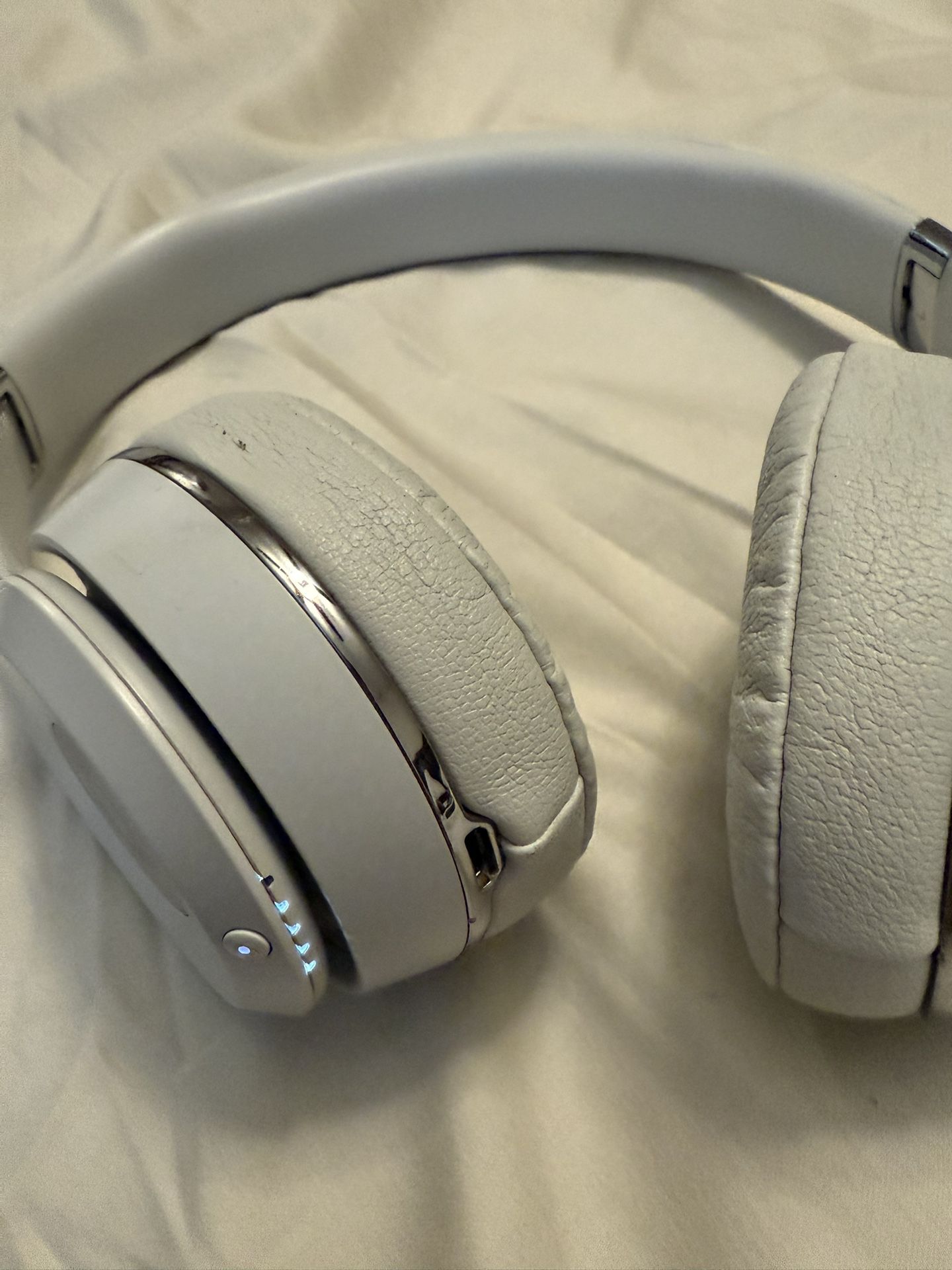 Beats Solo 2 Wireless Over Ear Headphones