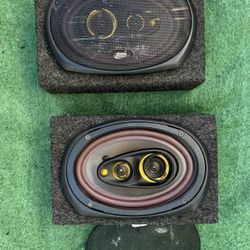 Two four-lane auto speakers