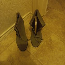 Gray Size 7b Neiman Marcus