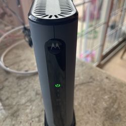 Motorola MB8600 DOCSIS 3.1 Cable Modem – Gigabit – Works Great