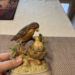  Vintage Gorham porcelain music box figurine of a mother robin feeding her baby